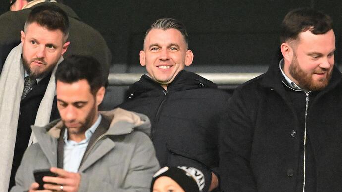 A smiling new Oxford boss Matt Bloomfield watching from the stands at MK Dons|3840x2159.9546228020417